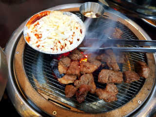 [두툼갈비] 두툼갈비 2인분 + 매콤치즈버섯 set — 4.17점을 준 리뷰어가 2018년 8월 올린 사용 사진