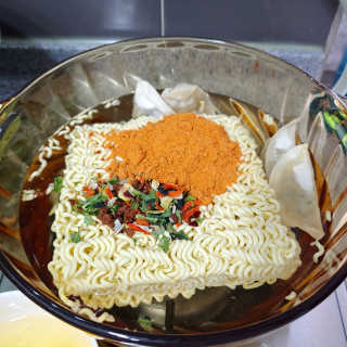 라면 그대로가 제일 맛있는 더엄마라면 — 5점을 준 리뷰어가 2019년 6월 올린 사용 사진