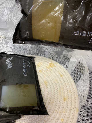 한반도키친 집에서 먹는 정통 평양냉면, 한반도랭면 — 1점을 준 리뷰어가 2019년 7월 올린 사용 사진