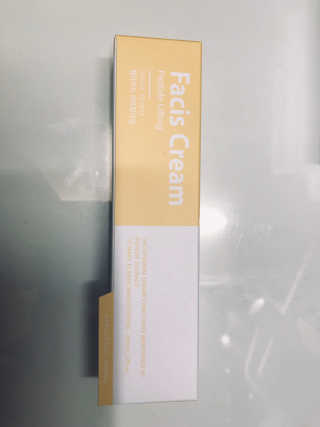 파시스 펩타이드 리프팅 크림 — 4.5점을 준 리뷰어가 2018년 12월 올린 사용 사진