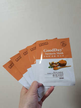 GoodDay Skincare GoodDay 강황 마스크 — 3.5점을 준 리뷰어가 2020년 2월 올린 사용 사진