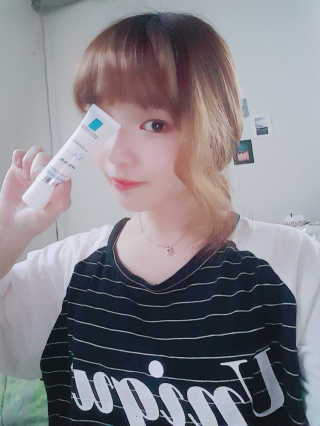 라로슈포제 유비데아 XL 톤업 라이트 크림 — 4.33점을 준 리뷰어가 2018년 4월 올린 사용 사진