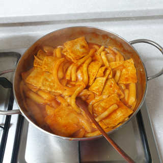 잠실맛집,홍코너떡볶이가우리집에[옛날맛,짜장맛옵션] — 5점을 준 리뷰어가 2020년 1월 올린 사용 사진
