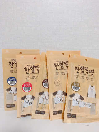 [펫토리아]짜먹는 한입뚝딱 강아지.고양이 마약간식 — 5점을 준 리뷰어가 2019년 8월 올린 사용 사진