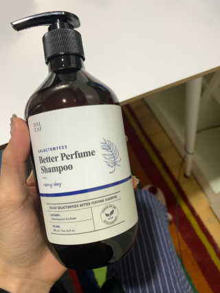 달리프 베러 퍼퓸 샴푸 1000ml 레이니데이 or 일랑로즈 — 3.5점을 준 리뷰어가 2020년 2월 올린 사용 사진