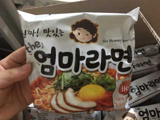 라면 그대로가 제일 맛있는 더엄마라면 — 4점을 준 리뷰어가 2019년 7월 올린 사용 사진