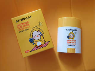 아토팜 야외놀이 선스틱 SPF50+ PA++++ — 5점을 준 리뷰어가 2020년 3월 올린 사용 사진