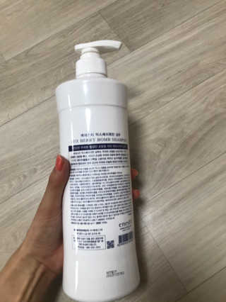 (주)에네스티 믹스베리 단백질 폭탄 샴푸 1000g — 4.5점을 준 리뷰어가 2019년 10월 올린 사용 사진