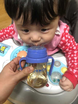 유비맘 샘방지 PPSU 빨대컵_컬러 랜덤 발송 — 5점을 준 리뷰어가 2020년 4월 올린 사용 사진