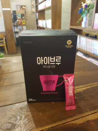 한국맥널티 아이브루 헤이즐넛향 100T — 5점을 준 리뷰어가 2019년 10월 올린 사용 사진