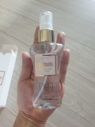 레드컨테이너 페로몬향 퍼퓸 바디미스트 80ml — 5점을 준 리뷰어가 2020년 1월 올린 사용 사진