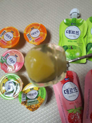 데르뜨 떠먹는 과일 3종, 짜먹는 과일 2종 총 10개 체험 — 5점을 준 리뷰어가 2020년 3월 올린 사용 사진