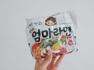 라면 그대로가 제일 맛있는 더엄마라면 — 5점을 준 리뷰어가 2019년 7월 올린 사용 사진