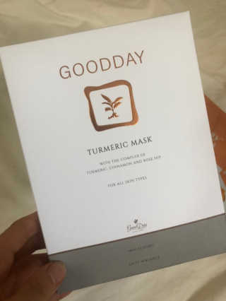 GoodDay Skincare GoodDay 강황 마스크 — 5점을 준 리뷰어가 2019년 8월 올린 사용 사진