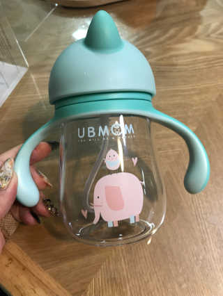 유비맘 트라이탄 코니빨대컵_컬러 랜덤 발송 — 5점을 준 리뷰어가 2020년 1월 올린 사용 사진