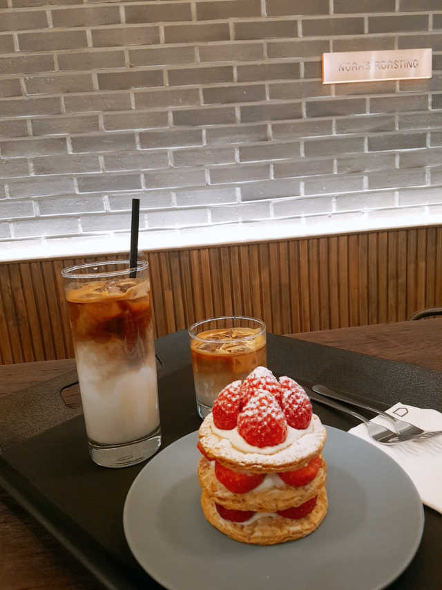 [노아스로스팅_용인점]음료 2잔 + 스트로베리 블랑1 리뷰 사진