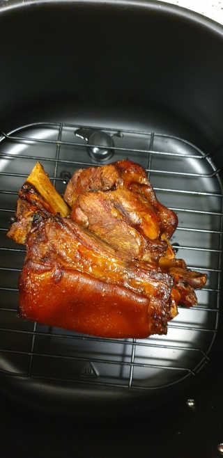 행복먹거리공작소 맥족. 맥주에 빠진 족발 550g + 마늘소스 70g — 5점을 준 리뷰어가 2020년 1월 올린 사용 사진