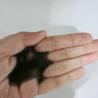 the naked object [탈모볼륨샴푸] 디블랙 팩 샴푸 — 3.5점을 준 리뷰어가 2019년 12월 올린 사용 사진