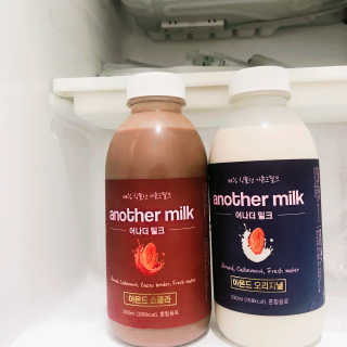식사대용 아몬드밀크 어나더밀크 500ml X 2병 — 4.67점을 준 리뷰어가 2018년 10월 올린 사용 사진