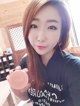 [블랙루즈] 피치 커버 벨벳 쿠션 2종 중 택1 — 3점을 준 리뷰어가 2019년 10월 올린 사용 사진