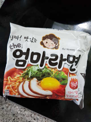 라면 그대로가 제일 맛있는 더엄마라면 — 4점을 준 리뷰어가 2019년 6월 올린 사용 사진