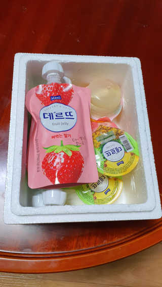 데르뜨 떠먹는 과일 3종, 짜먹는 과일 2종 총 10개 체험 — 5점을 준 리뷰어가 2020년 3월 올린 사용 사진