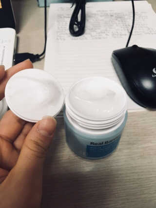 리얼베리어 아쿠아 수딩 젤 크림 대용량 기획세트 — 4점을 준 리뷰어가 2018년 5월 올린 사용 사진