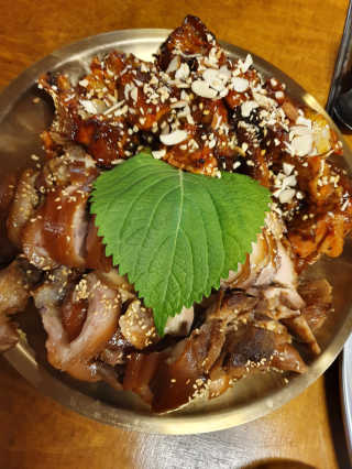 [동네맛집족발] 4개 족발 중 택1 — 5점을 준 리뷰어가 2020년 2월 올린 사용 사진