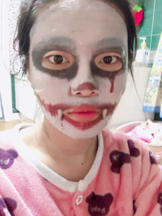 하이힐 리얼 호러마스크팩, HiHEEL REAL HORROR MASKPACK 하이힐 리얼 호러마스크팩-드라큐라 — 3점을 준 리뷰어가 2016년 12월 올린 사용 사진