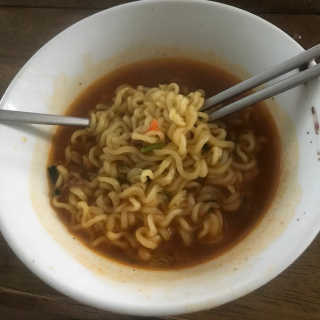 라면 그대로가 제일 맛있는 더엄마라면 — 5점을 준 리뷰어가 2019년 7월 올린 사용 사진