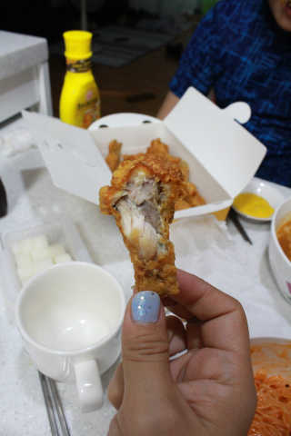 [치킨마루]-  빠사칸윙봉현미 + 콜라 500ml — 4점을 준 리뷰어가 2019년 7월 올린 사용 사진