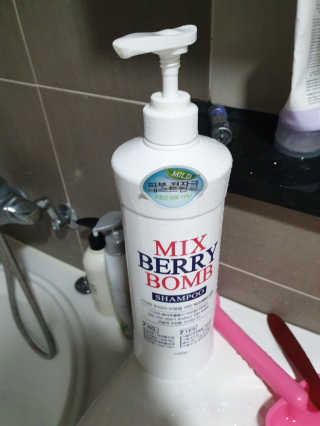 (주)에네스티 믹스베리 단백질 폭탄 샴푸 1000g — 5점을 준 리뷰어가 2019년 9월 올린 사용 사진