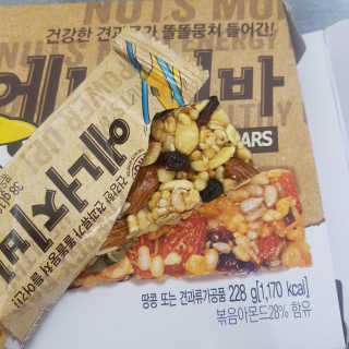 견과가 똘똘 뭉쳐들어간 넛츠몬 에너지바 1BOX 6개입 — 5점을 준 리뷰어가 2018년 1월 올린 사용 사진