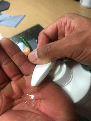 (주)에네스티 믹스베리 단백질 폭탄 샴푸 1000g — 5점을 준 리뷰어가 2019년 10월 올린 사용 사진