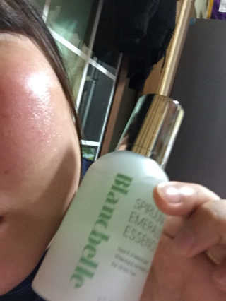 블랑벨 스피루리나 에메랄드 에센스 — 5점을 준 리뷰어가 2018년 2월 올린 사용 사진