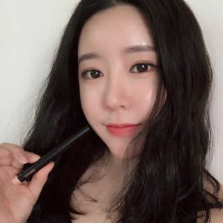헤이미쉬 데일리즘 코랄릭 스틱 아이 섀도우 — 4점을 준 리뷰어가 2018년 3월 올린 사용 사진