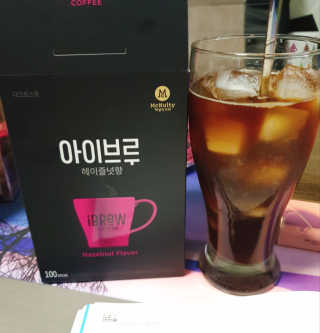 한국맥널티 아이브루 헤이즐넛향 100T — 5점을 준 리뷰어가 2019년 10월 올린 사용 사진