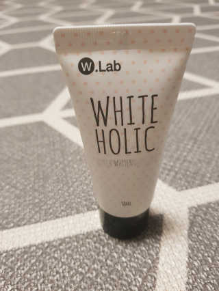 더블유랩 화이트홀릭 50ml — 3.17점을 준 리뷰어가 2018년 7월 올린 사용 사진