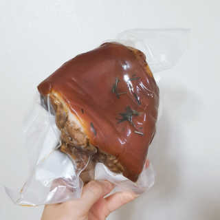 행복먹거리공작소 맥족. 맥주에 빠진 족발 550g + 마늘소스 70g — 4.5점을 준 리뷰어가 2020년 3월 올린 사용 사진