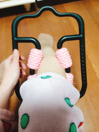 뭅뭅 바디핏레그롤러 종아리 허벅지 하체 마사지기 — 5점을 준 리뷰어가 2019년 11월 올린 사용 사진