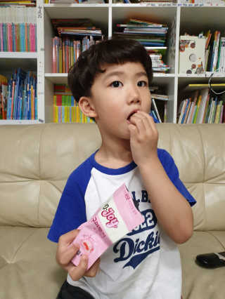 락토조이 구미젤리 복숭아맛 — 4.5점을 준 리뷰어가 2019년 6월 올린 사용 사진