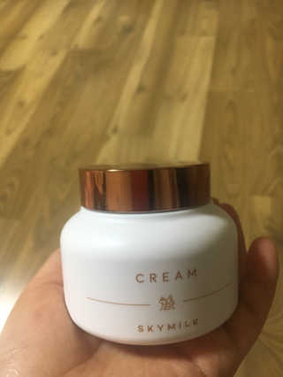 스카이밀크 SKYMILK 당나귀밀크 크림 — 5점을 준 리뷰어가 2019년 12월 올린 사용 사진