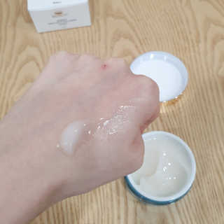 비엠비코 퀸79 노블 골드 아쿠아 크림 — 4점을 준 리뷰어가 2020년 1월 올린 사용 사진