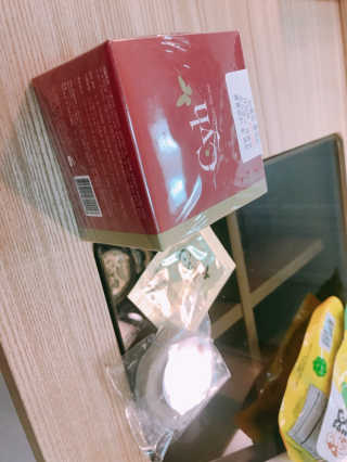 최윤하스텔라 최윤하 만물상 올인원 만능크림 — 5점을 준 리뷰어가 2019년 4월 올린 사용 사진