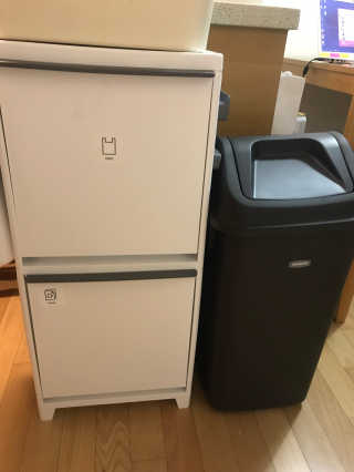 창신리빙 프랑코 퍼블릭 스윙 휴지통 10L, 25L, 35L — 5점을 준 리뷰어가 2019년 9월 올린 사용 사진