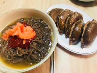 유천냉면 유천 비빔냉면 2인분+메밀지짐만두 280g — 4점을 준 리뷰어가 2018년 6월 올린 사용 사진