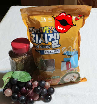 쨍하고 해뜰집 재사용 가능한 로하스 인증 지시겔 제습제 25g 20개입 — 5점을 준 리뷰어가 2019년 9월 올린 사용 사진