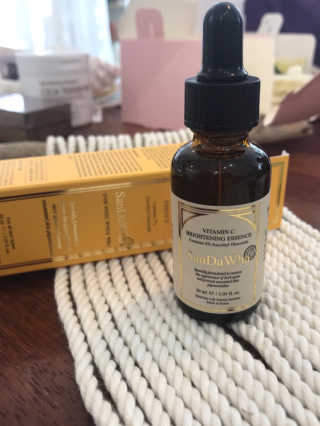 [스킨큐어] 산다화 비타민C 화이트닝 에센스 30ml — 4점을 준 리뷰어가 2019년 6월 올린 사용 사진