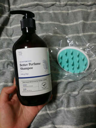 달리프 베러 퍼퓸 샴푸 1000ml 레이니데이 or 일랑로즈 — 5점을 준 리뷰어가 2018년 11월 올린 사용 사진