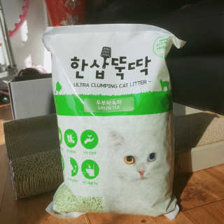 [펫토리아] BEST 고양이두부모래 6L 한삽뚝딱 — 5점을 준 리뷰어가 2019년 1월 올린 사용 사진